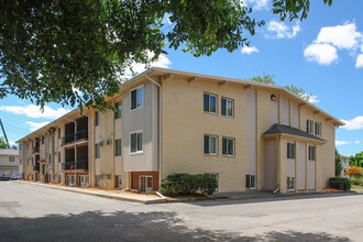 Highland Apartments in East Lansing, MI - Building Photo - Building Photo