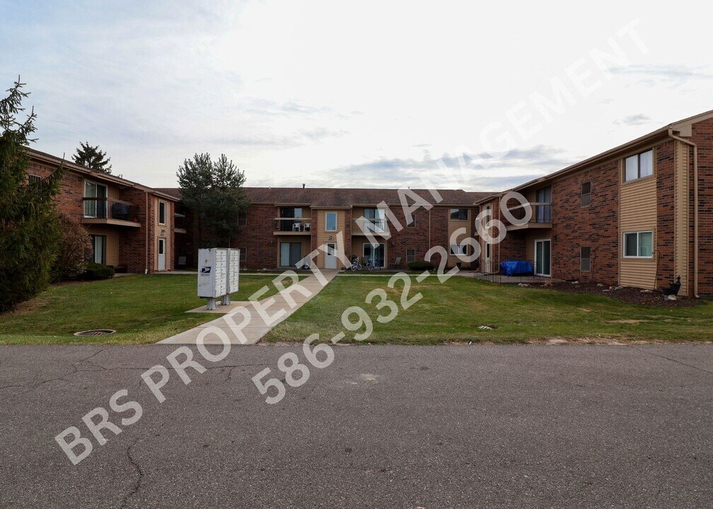 16140 Clarkson Dr in Fraser, MI - Building Photo