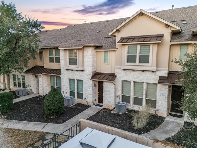 property at 13800 Lyndhurst St