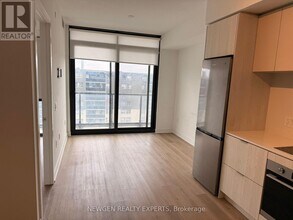 86 Dundas St E in Mississauga, ON - Building Photo - Building Photo