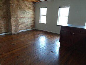917 S Hanover St, Unit 3rd Floor in Baltimore, MD - Building Photo - Building Photo