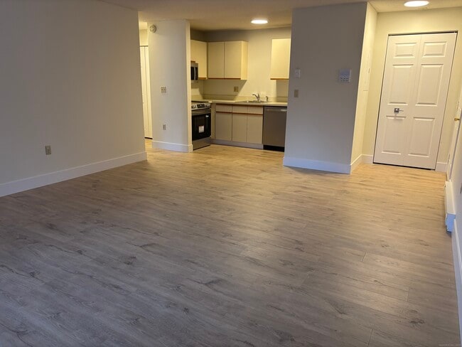 82 Longview St in Waterford, CT - Building Photo - Building Photo