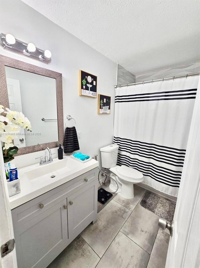 627 E 45th St in Hialeah, FL - Building Photo - Building Photo