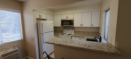 1395 Caminito Gabaldon, Unit C in San Diego, CA - Building Photo - Building Photo