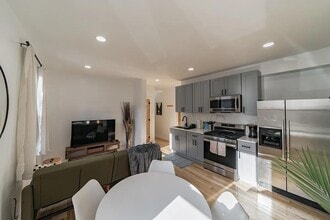 3637 34th St in Queens, NY - Building Photo - Building Photo