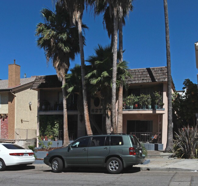 627 E Angeleno Ave in Burbank, CA - Foto de edificio - Building Photo