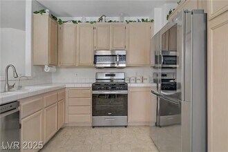 8116 Kokoma Dr in Las Vegas, NV - Building Photo - Building Photo