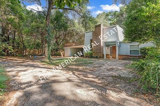 2037 Lewis Turner Blvd in Fort Walton Beach, FL - Building Photo - Building Photo