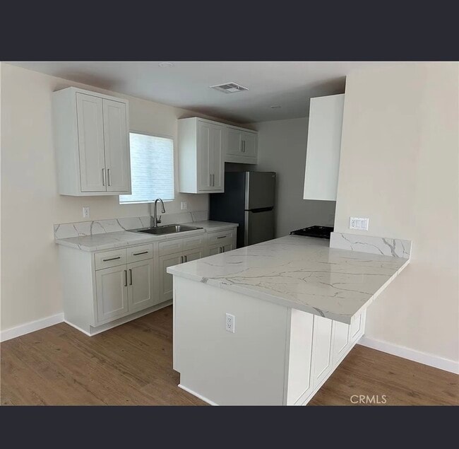 1436 N Hollywood Way in Burbank, CA - Foto de edificio - Building Photo