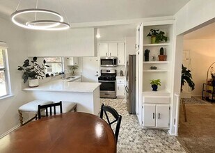 5829 Bowcroft St in Los Angeles, CA - Foto de edificio - Building Photo