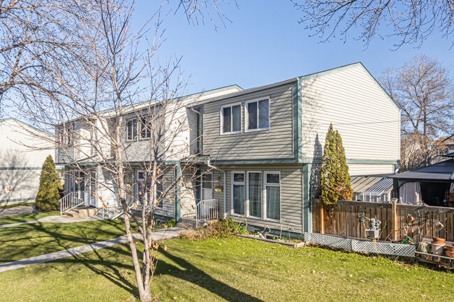 8508 24 Av NW in Edmonton, AB - Building Photo - Building Photo