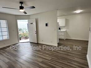 382 Acacia Ave in Carlsbad, CA - Building Photo - Building Photo