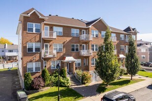 14560 Sherbrooke Rue E in Montréal, QC - Building Photo