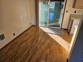 5217 F St in Springfield, OR - Building Photo - Building Photo