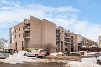 Residence Vanier in Laval, QC - Building Photo - Building Photo