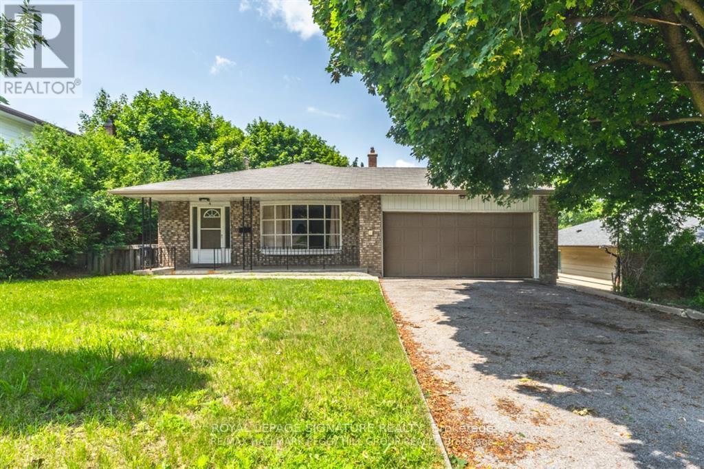 4 Jane Crescent in Barrie, ON - Building Photo