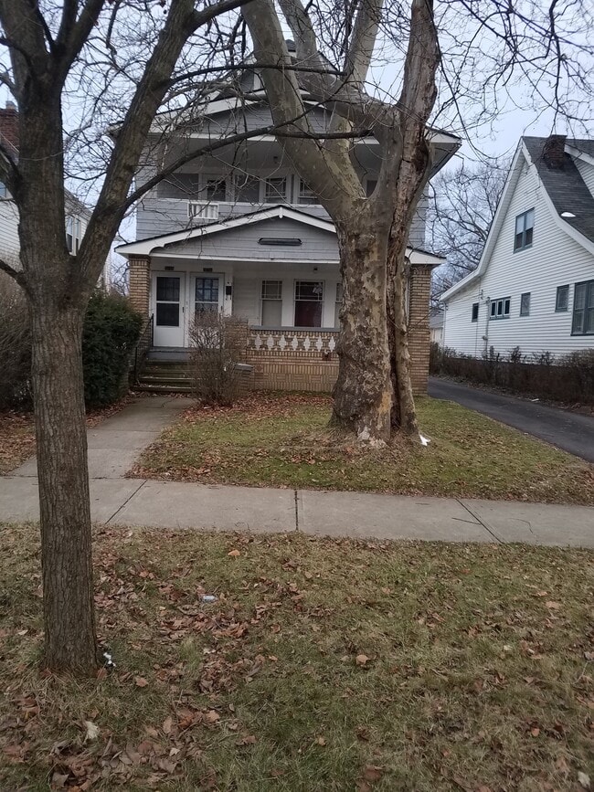 3656 Chelton Rd in Shaker Heights, OH - Building Photo - Building Photo