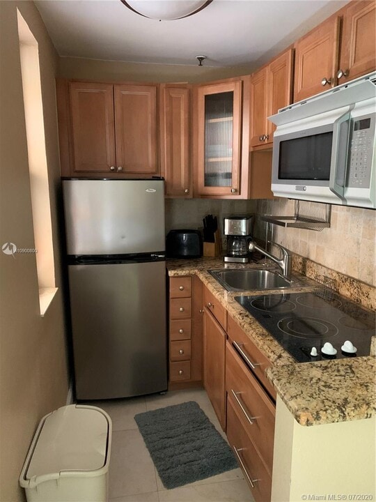4025 Indian Creek Dr-Unit -202 in Miami Beach, FL - Building Photo