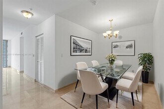 1111 SW 1st Ave, Unit 3017-N in Miami, FL - Building Photo - Building Photo