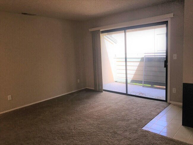 100 Del Verde Cir in Sacramento, CA - Foto de edificio - Building Photo