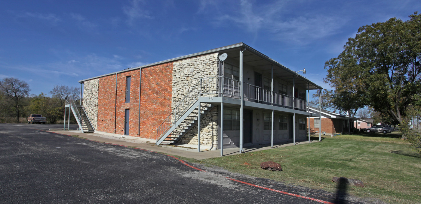 Willows Apartments in Fort Worth, TX - Building Photo