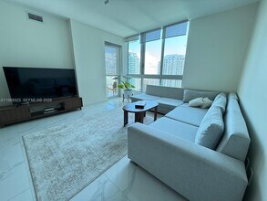 300 Biscayne Blvd in Miami, FL - Foto de edificio - Building Photo