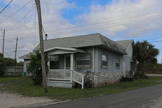 4182-4186 Old Dixie Hwy in Vero Beach, FL - Building Photo - Building Photo