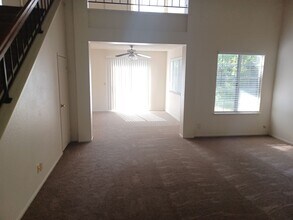 372 Danbury Cir in Vacaville, CA - Building Photo - Building Photo