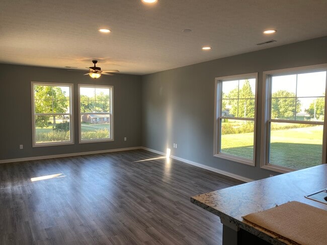 6557 Valley Brook Trce in Utica, KY - Foto de edificio - Building Photo