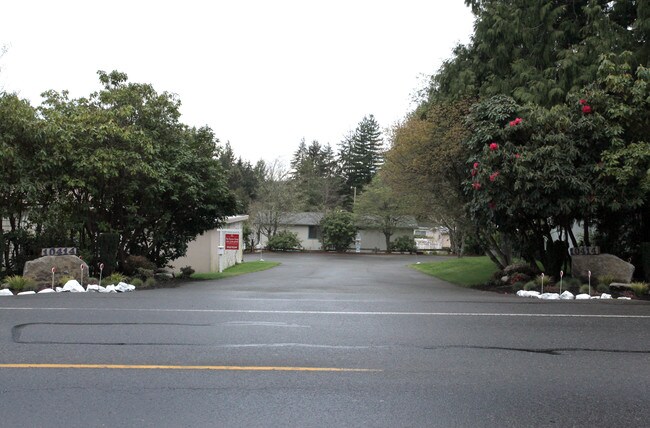 Hillcrest Mobile Home Park in Gig Harbor, WA - Building Photo - Building Photo