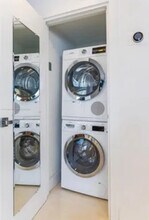 1658 Bay Rd, Unit 706 in Miami Beach, FL - Building Photo - Building Photo