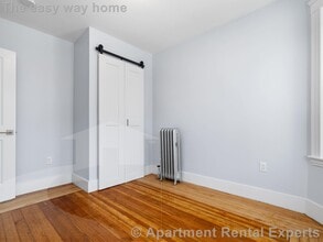 16 Windsor Rd, Unit #1 in Medford, MA - Foto de edificio - Building Photo