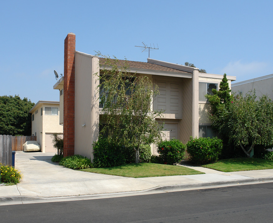 16702 Sims St in Huntington Beach, CA - Building Photo