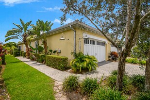 7162 Dominica Dr in Naples, FL - Building Photo
