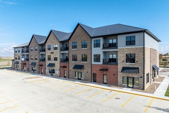 2861 Prairie Hill Dr in Marion, IA - Foto de edificio - Building Photo