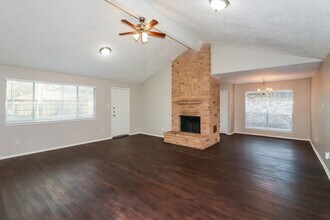 15826 Beechnut St in Houston, TX - Building Photo - Building Photo