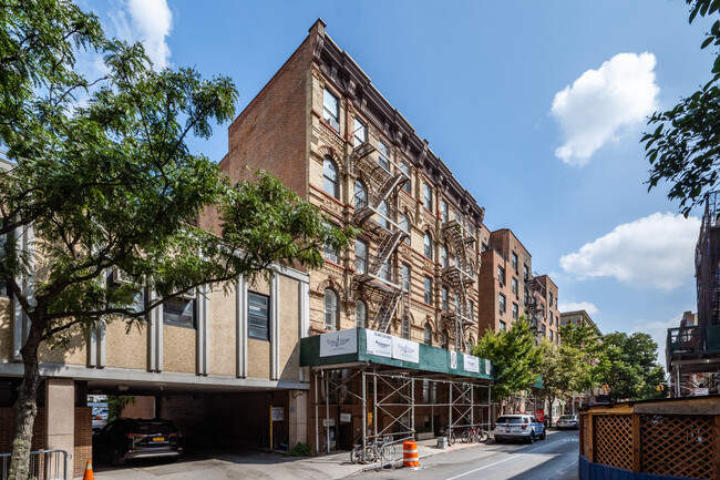 The Amos Street Condominiums in New York, NY - Building Photo - Building Photo