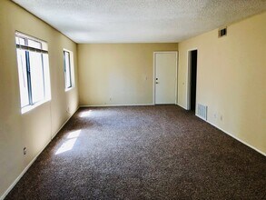 43242 Cottage Ln in Lancaster, CA - Building Photo - Building Photo