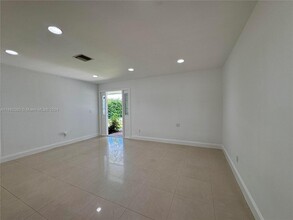 6190 SW 48th Ct-Unit -REAR in Davie, FL - Building Photo - Building Photo