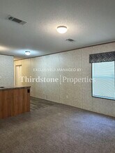 6351 Dunn Ave in Jacksonville, FL - Foto de edificio - Building Photo