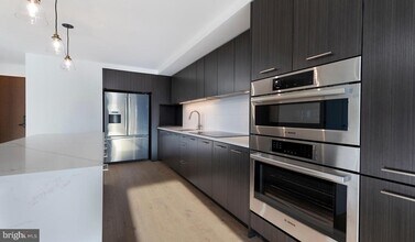 4710 Elm St in Bethesda, MD - Foto de edificio - Building Photo