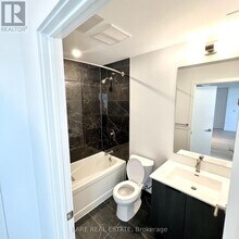 25 Wellington St S in Kitchener, ON - Building Photo - Building Photo