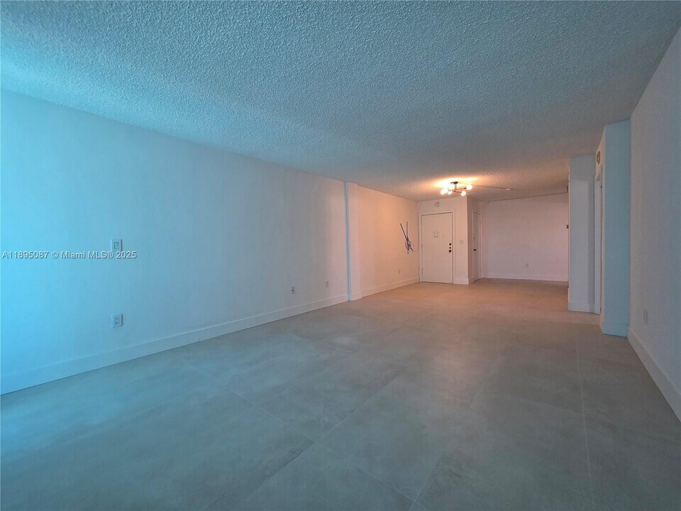 245 18th St in Miami Beach, FL - Building Photo