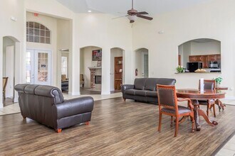 9257 Somerset Rd in San Antonio, TX - Building Photo - Building Photo