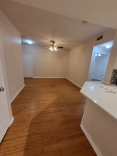 2320 Gracy Farms Ln in Austin, TX - Foto de edificio - Building Photo