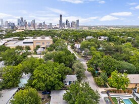 2102 Brackenridge St in Austin, TX - Building Photo