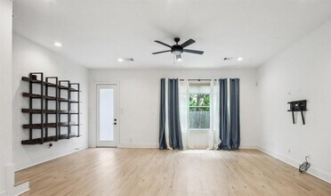 6424 Highland Pine Ln in Houston, TX - Building Photo - Building Photo