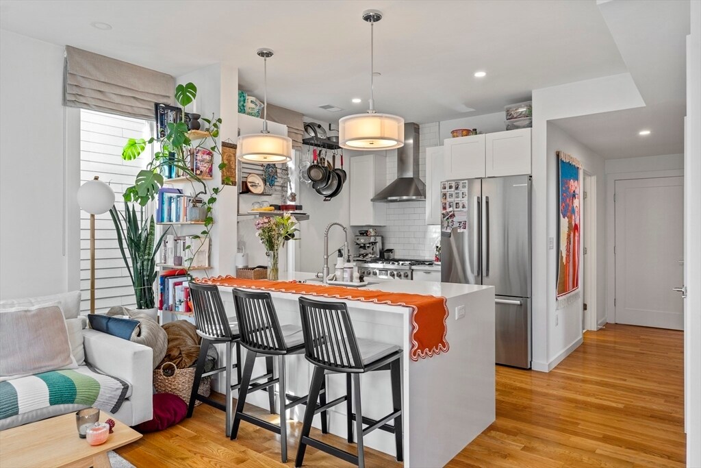 49 Rogers St in Boston, MA - Building Photo