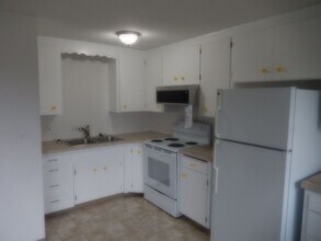 817 5th St SW in Puyallup, WA - Foto de edificio - Building Photo