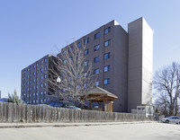 Midtown Towers in Newton, KS - Foto de edificio - Building Photo